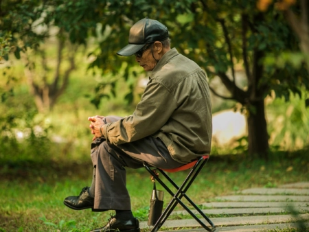 大家被“8小时睡眠论”欺骗了？60岁后，最佳的睡眠时间是多少？（60岁以上老人正常睡眠时间）